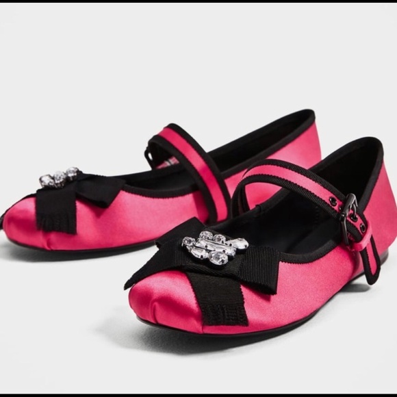 Zara Shoes - 🚨Zara 🚨Contrasting Fuchsia Ballerina